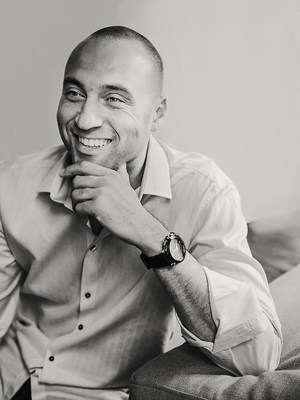 Derek Jeter to Receive 2021 Living Legend Award From Louisville Slugger Museum & Factory