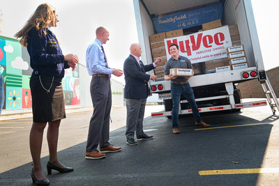 Farmland® Donates $5,000 to Nebraska FFA Association and More Than 160,000 Servings of Protein to Local Omaha Food Bank as Part of its Honoring the Heartland Tour
