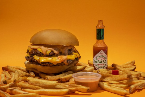 Salsa TABASCO® se une a Chubbies Burger para crear la Burger Chubbies + Salsa TABASCO®