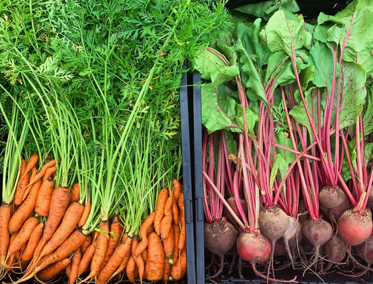 Hallmark's Crown Garden Donates More than 1,000 Pounds of Produce to Kansas City-Area Families
