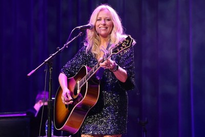 Nostalgic Night For Nashville Native Deana Carter Headlining The Ryman Auditorium To Celebrate The 25th Anniversary Of Her 5X Platinum Debut Album 'Did I Shave My Legs For This?' And Her 2X Platinum CMA Award-Winning Debut Hit Single "Strawberry Wine"