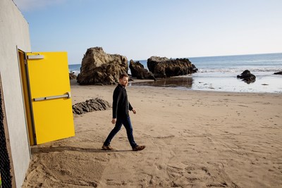 In game day ad, Expedia and Ewan McGregor promote experiences over stuff
