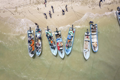 CORONA MANTIENE SU COMPROMISO DE PROTEGER EL PARAÍSO Y ORGANIZA EL PRIMER CAMPEONATO MUNDIAL DE PESCA DE PLÁSTICO