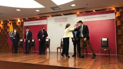 Gobierno de México, transporte de Direct Relief de la vacuna contra la poliomielitis a Ecuador en respuesta a un llamamiento internacional