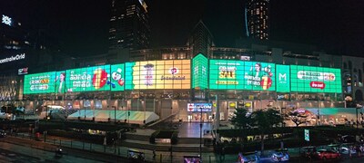 2.400 metros cuadrados: la pantalla transparente para interiores más grande de Asia brilla en Central World, Tailandia
