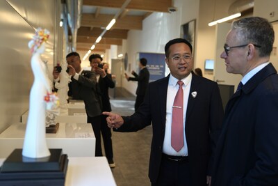 Xinhua Silk Road:Un condado chino presenta una exposición de porcelana blanca en Ginebra