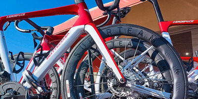 Superteam Wheels se une al equipo ciclista Kőbánya para el lanzamiento de los juegos de ruedas Ultra H2