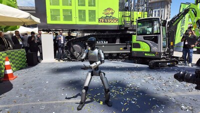 El robot humanoide Z01 de Zoomlion brilla en KOMATEK 2026